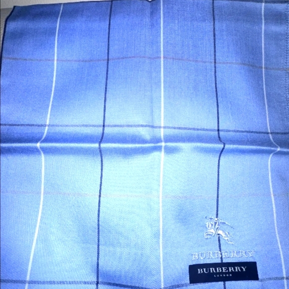 Burberry scarf. - Picture 1 of 1